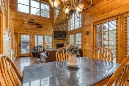 The Great Escape - Min From Parkway With Hot Tub Villa Gatlinburg Ngoại thất bức ảnh